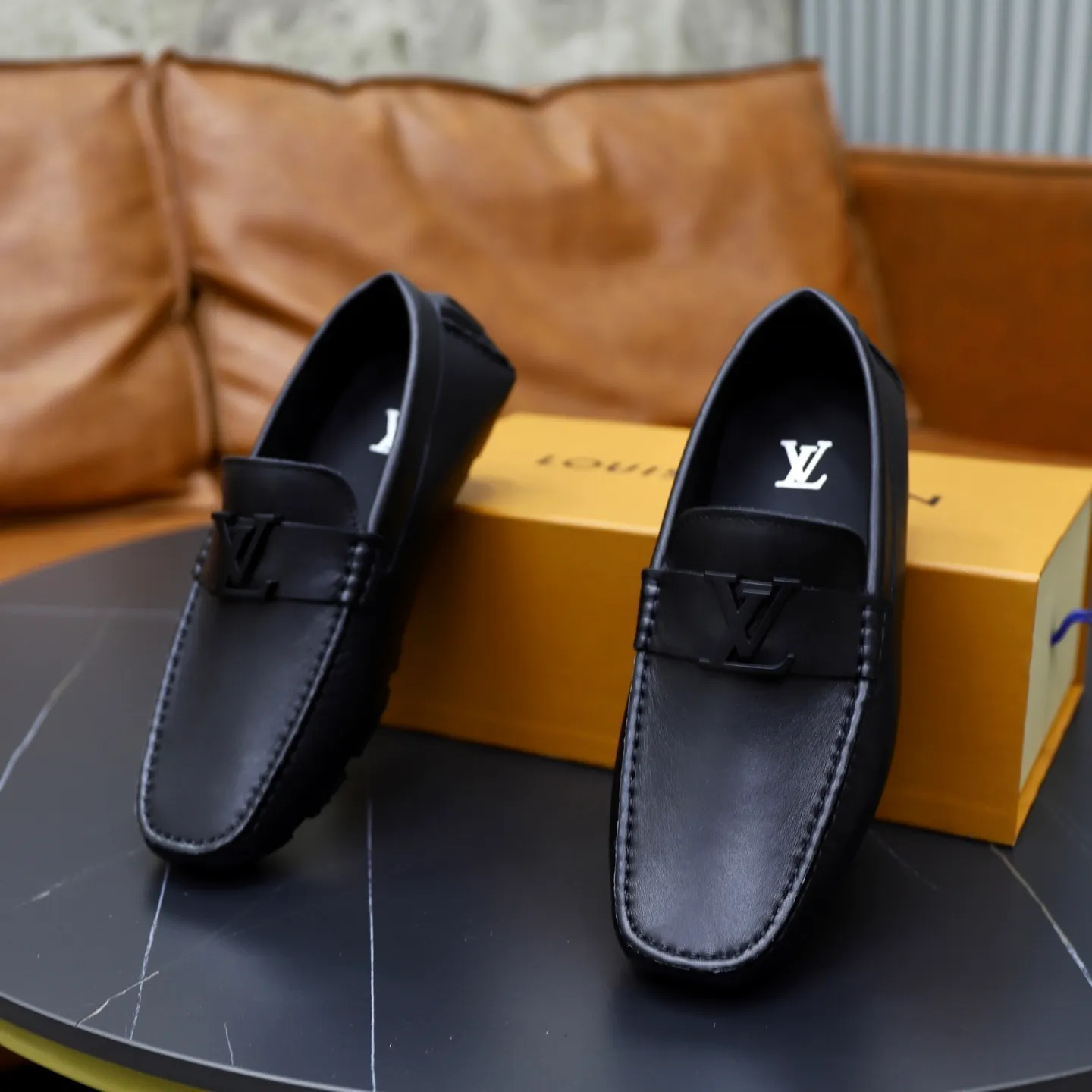 Ex-factory price: 480💰【LV】Louis Vuitton ⚠️High-end men’s driving and pedal series ⚠️38-44 (customized for 45) ⚠️All original cowhide leather! Thick and soft! Made entirely of calfskin lining! Rubber sheet anti-slip beanie sole! Three-dimensional package technology! Fashionable and classic! Handicrafts! Original high quality! Feel free to compare!